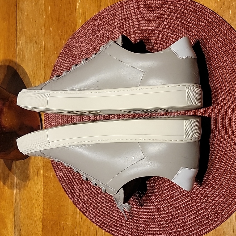 Common Projects sneaker. Size 10 - Picture 7 of 11